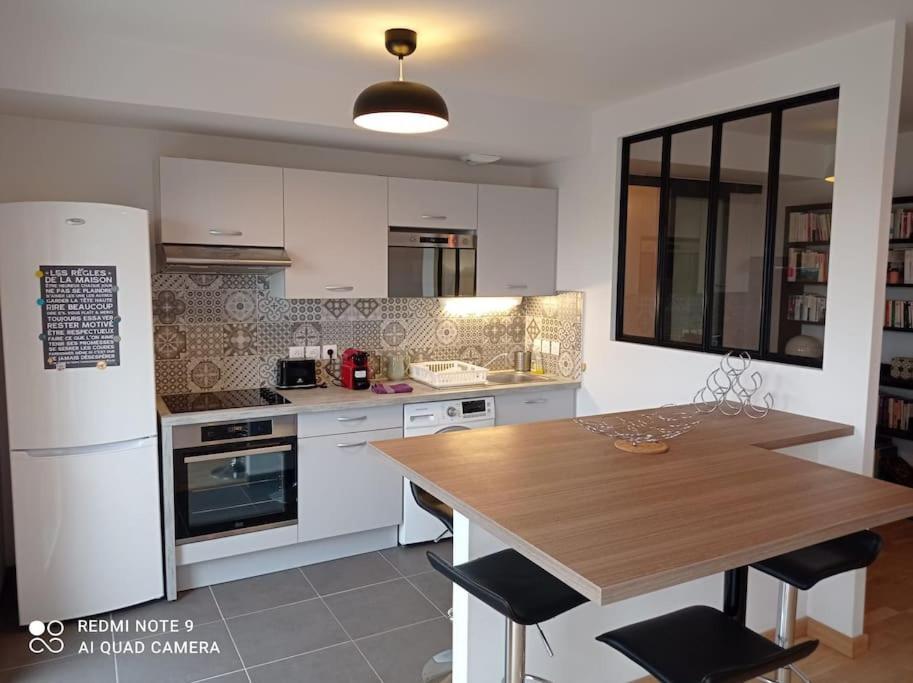 Superbe Appartement Avec Balcon Filant Cenon Buitenkant foto