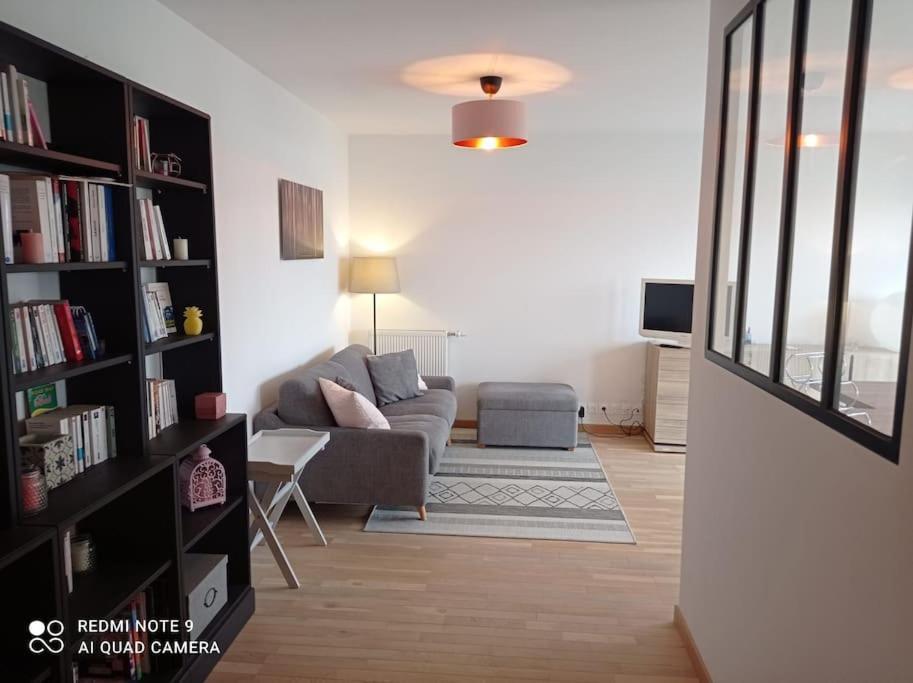 Superbe Appartement Avec Balcon Filant Cenon Buitenkant foto