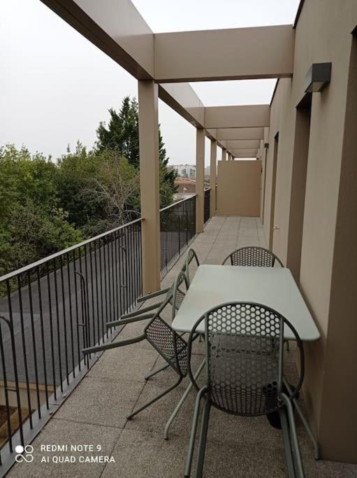 Superbe Appartement Avec Balcon Filant Cenon Buitenkant foto